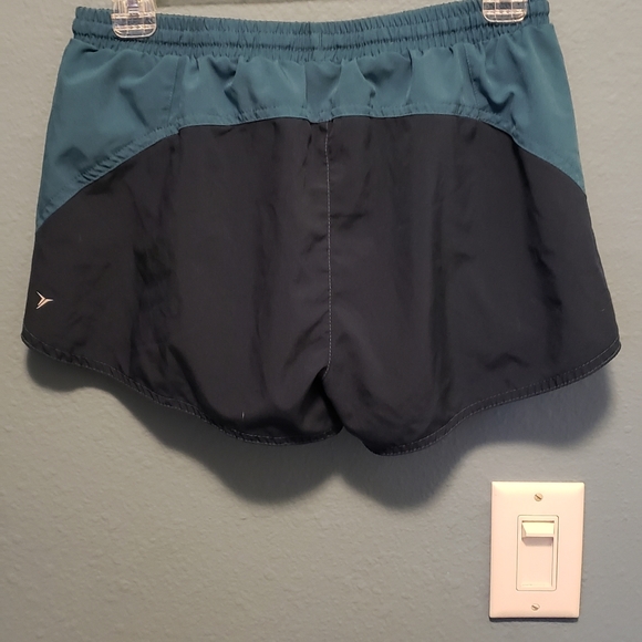 Old Navy Active Running Shorts (M) - Picture 2 of 3